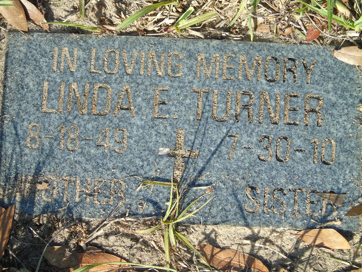Headstone for Turner, Linda E